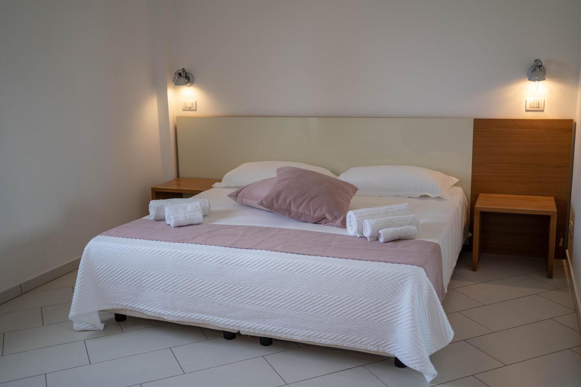 Sikelika Residence Sul Mare Scoglitti Exteriör bild